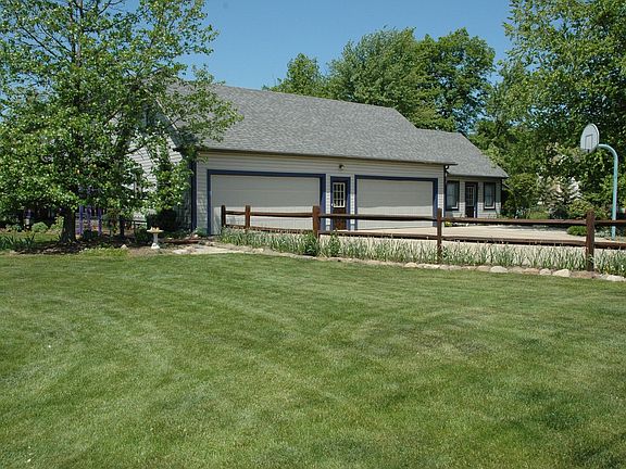 Garage with attached Studio or Office