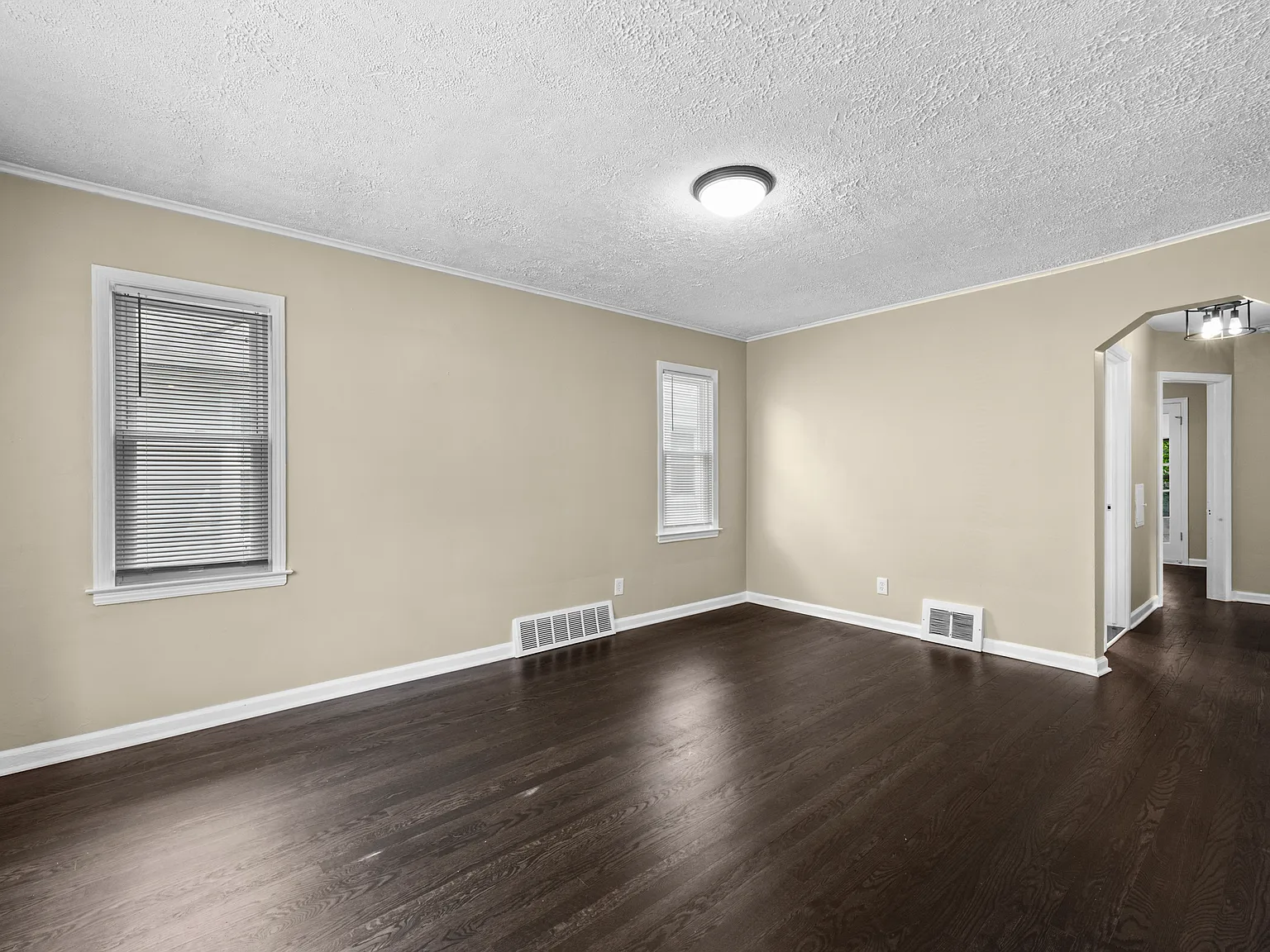 3 bed, 1150 sqft, $2,450 — Photo 3