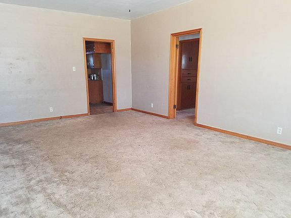 4th image of 1000 Avenue E NW