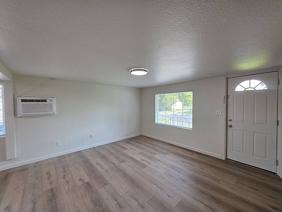 4th image of 931 Sanford Ave #A