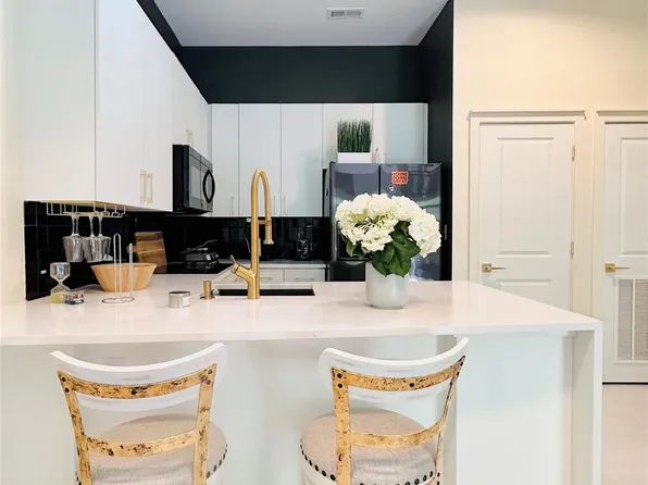 671 N Alexander St, Charlotte, NC 28202