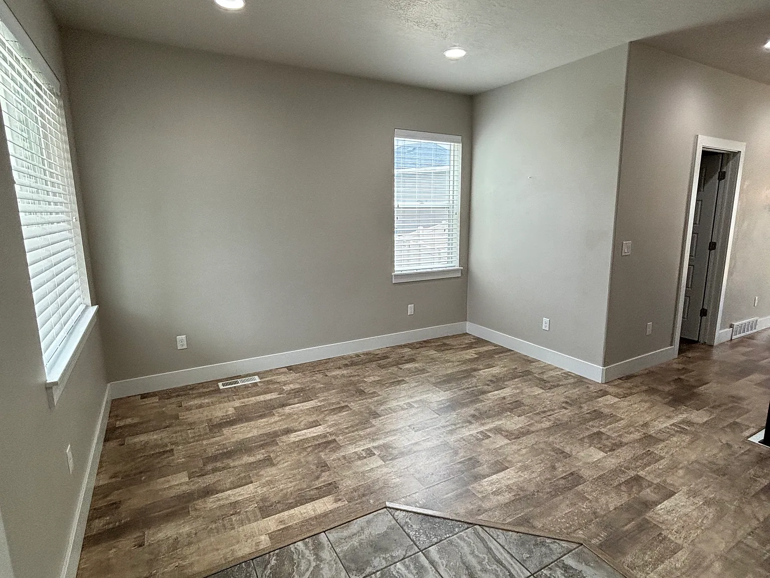4 bed, 3.5 bath, 3103 sqft, $2,995 — Photo 2