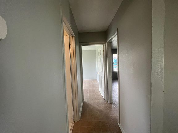 5th image of 321 Tarasco St #1