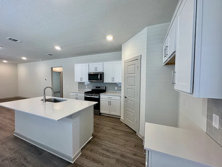 325 Wilshire Rd — Photo 10