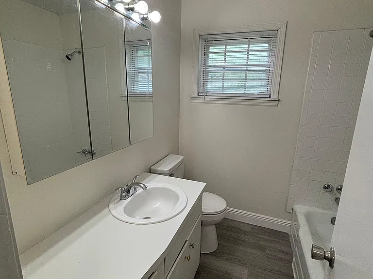 5755 Colonial Ln N — Photo 10