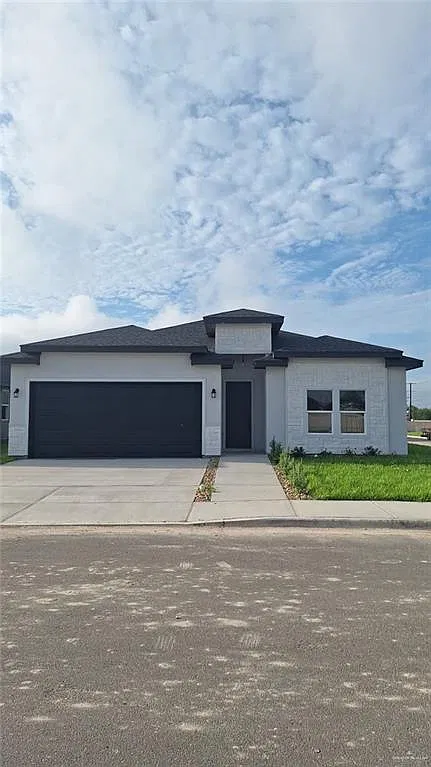 3 bed, 2.5 bath, 1592 sqft, $2,350 — Photo 1