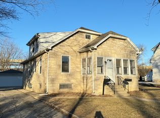 10204 W Bungalow Pkwy, Milwaukee, WI 53214