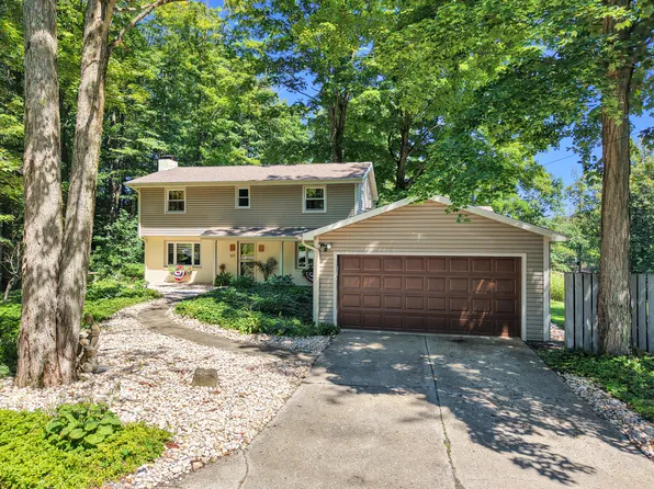 65 Blue Jay Dr, Dubois, PA 15801