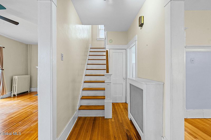 3rd image of 18 Oakwood Street