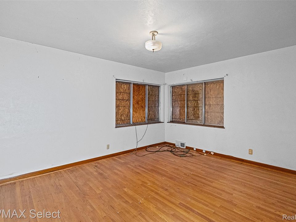 19th image of 2219 Copeman Blvd