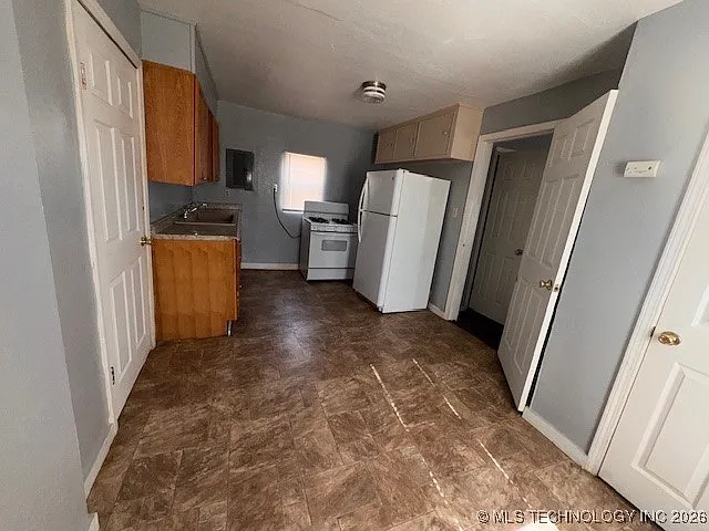 321 S Oak Ave — Photo 4