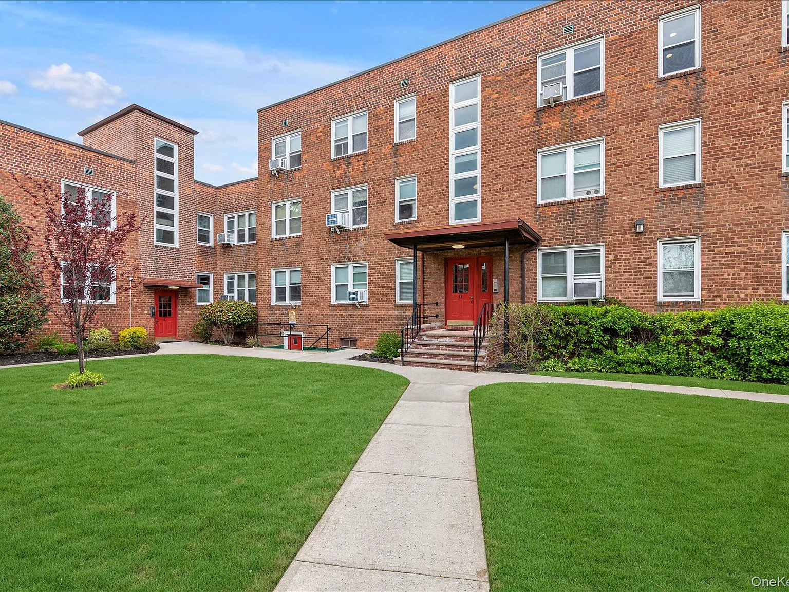 2 bed, 1.0 bath, 700 sqft, $2,450 — Photo 2