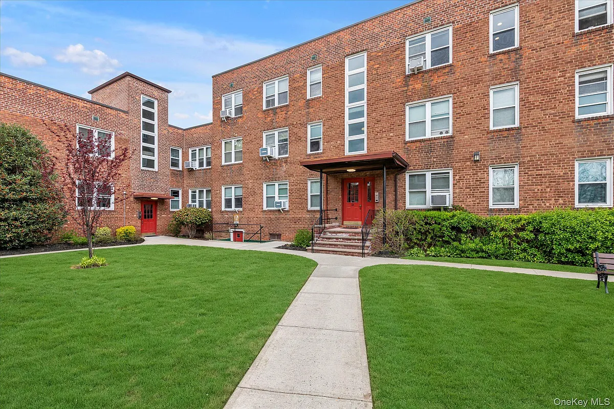 Building Photo - 275 Maple Ave #D6
