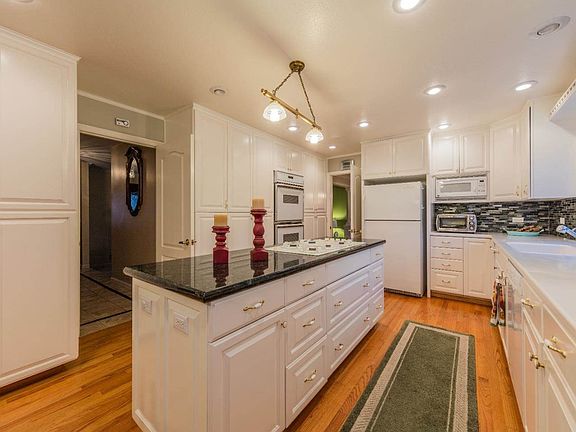 5th image of 1817 Comstock Ln