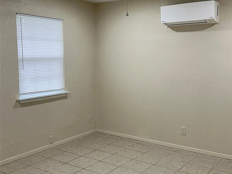 1231 N Lbj Dr #9 — Photo 13