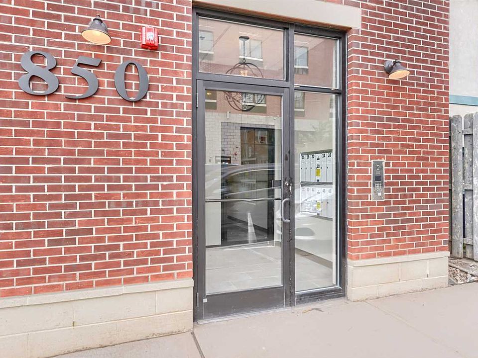 2nd image of 850 Newark Ave #4B