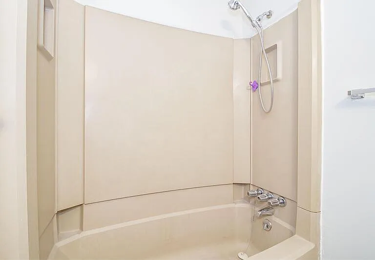 812- E Golfview Pl — Photo 9