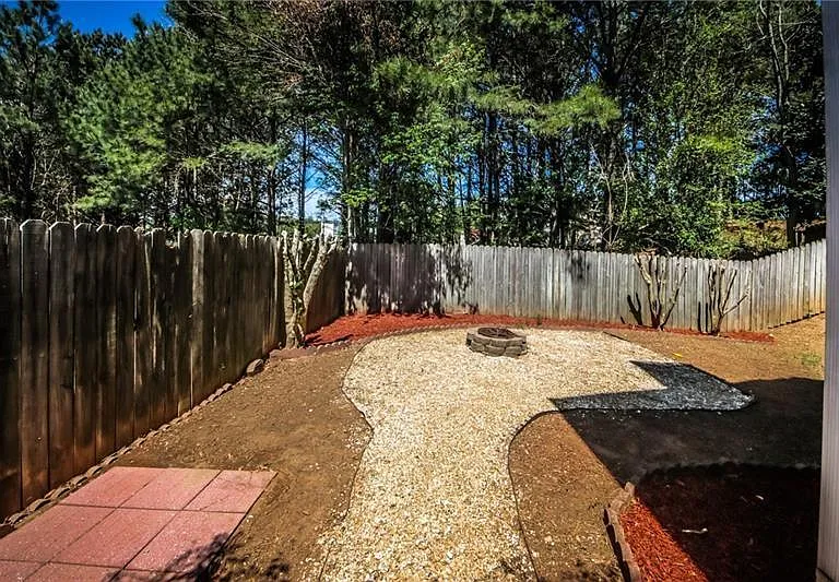 121 Stoneforest Dr — Photo 43