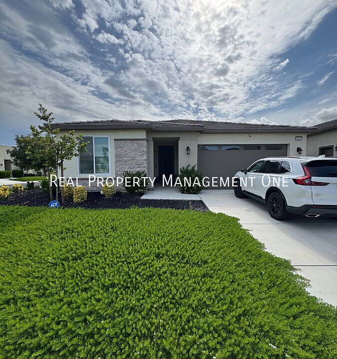 1st image of 102 Coral St