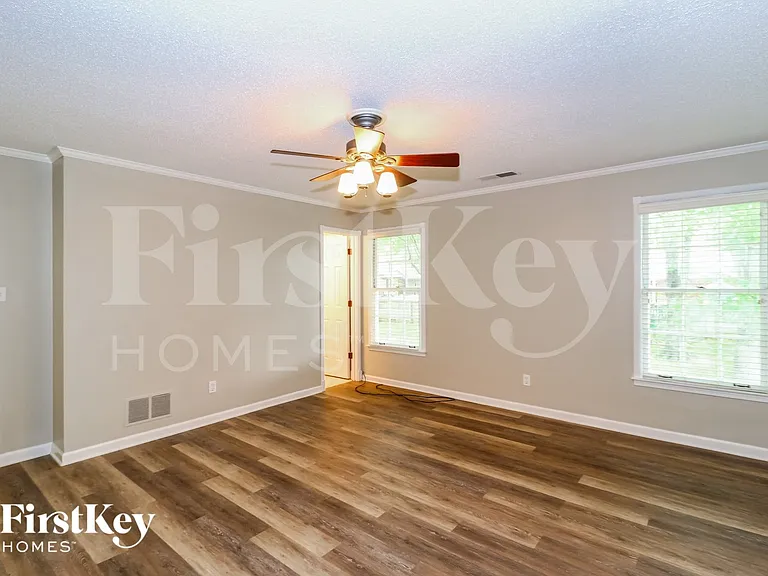 212 E Powell Rd — Photo 9