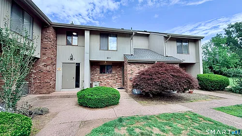21 Amato Dr #I Photo 1