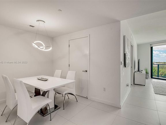 3rd image of 501 NE 31st St Unit 610