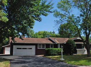 2130 Fox Pl, Mendota Heights, MN 55120