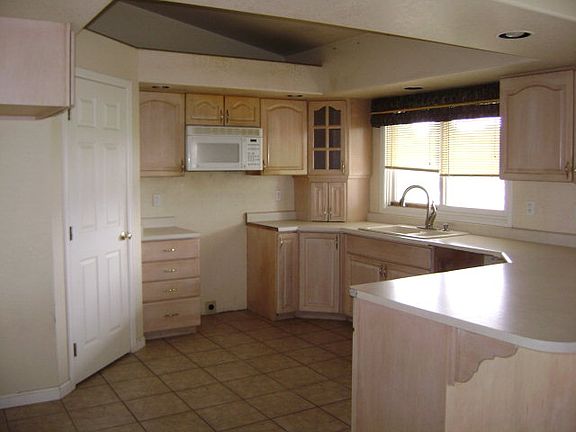 2nd image of 820 28th Ln