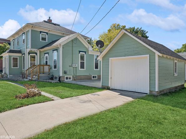 303 3rd St NW, Waverly, IA 50677