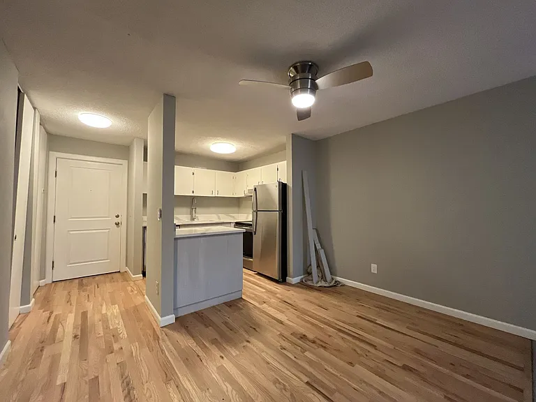 15827 NE Glisan St #3 — Photo 1