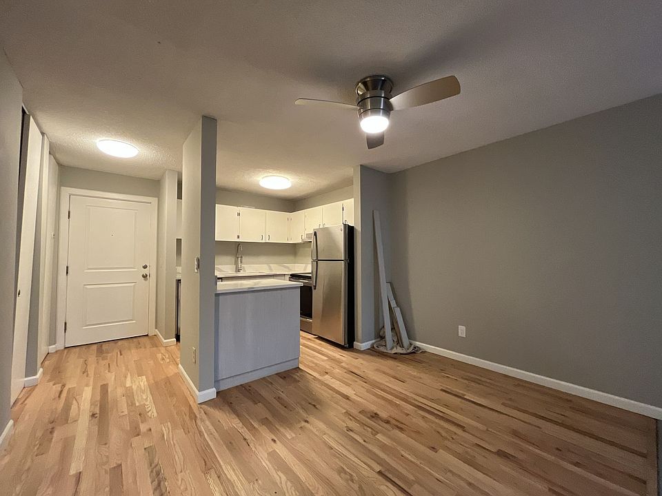 1st image of 15827 NE Glisan St #3