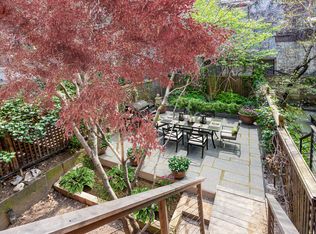 326 W 22nd St, New York, NY 10011
