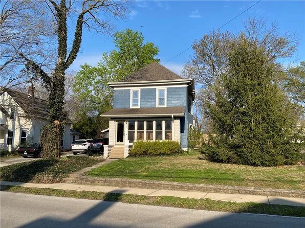 875 10th St, Charleston, IL 61920