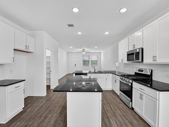 3rd image of 203 Betsy Rd