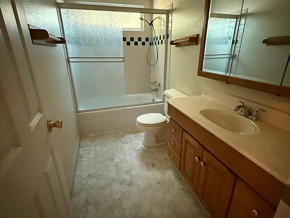 4th image of 542 Marbella Ln