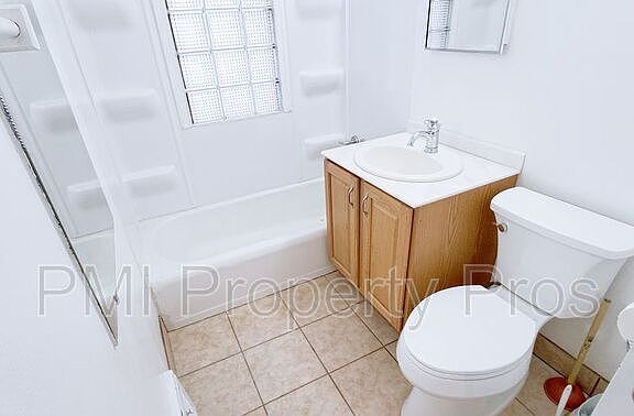 4th image of 5640-5642 N 61st St
