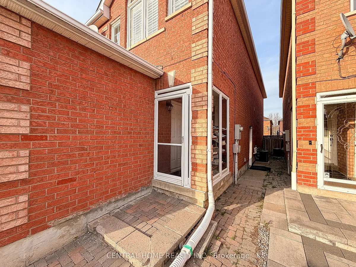 Building Photo - 72 Stella Dr #BASEMENT