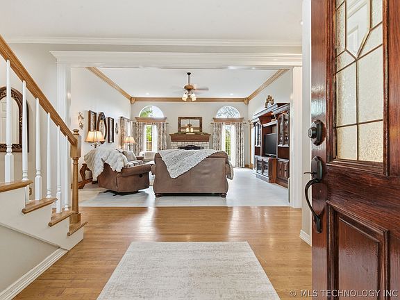 3rd image of 9952 E Shadowlake Dr