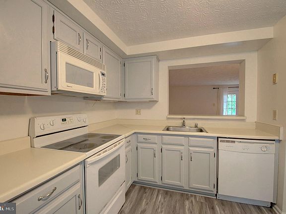 5th image of 1410 Point O Woods Ct