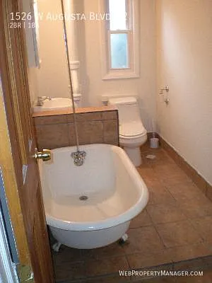 1526 W Augusta Blvd #2 — Photo 4