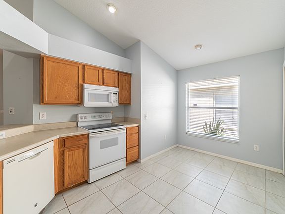 5th image of 721 Somerstone Dr