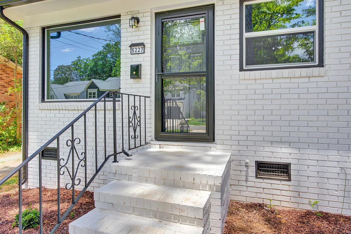 Building Photo - 5227 Lynnville Ave