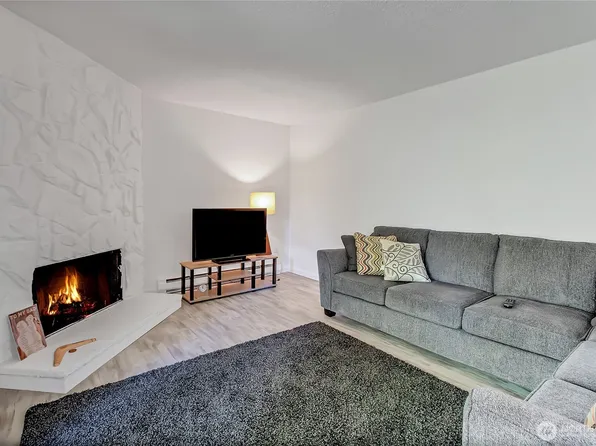 419 S 325th Place #T-7, Federal Way, WA 98003