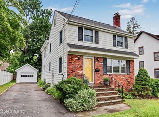 31 Hassake Rd, Old Greenwich, CT 06870
