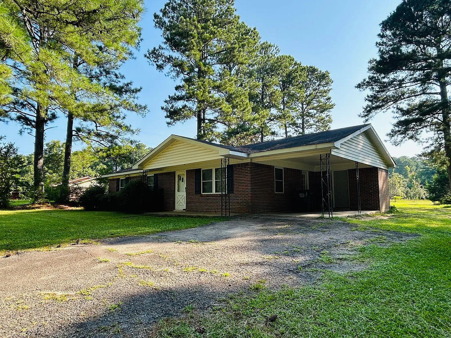 Beautiful 3 bedroom, 2 bathroom house on 2 acres of land in Pine Mountain! Must See! — Photo 2