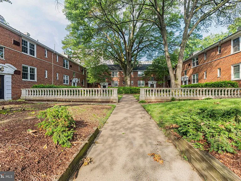 100 N George Mason Dr #3 — Photo 3