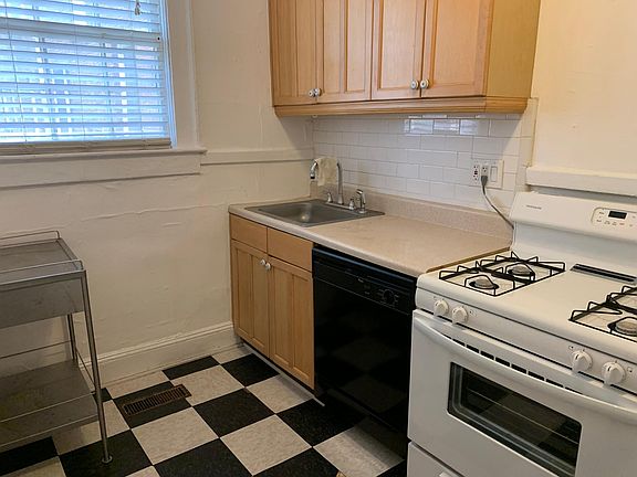 5th image of 799 Argonne Ave NE