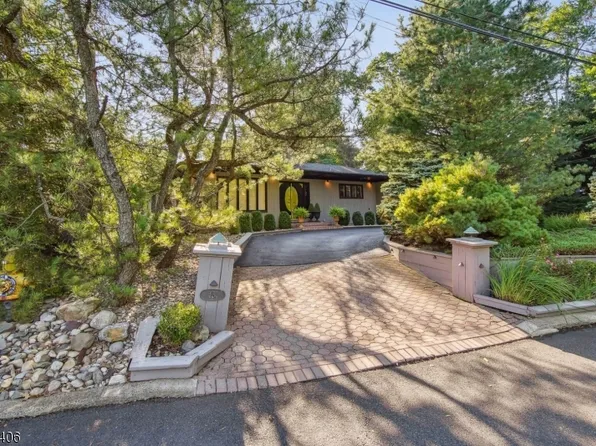 451 New Providence Rd, Mountainside Boro, NJ 07092