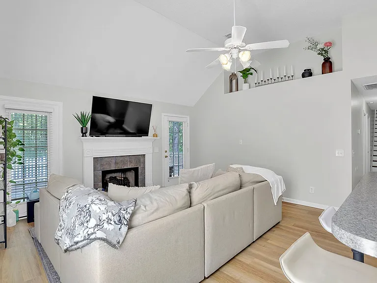115 Sunrise Ln — Photo 16