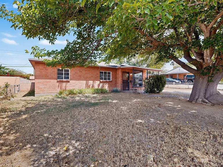 8715 Menaul Blvd NE — Photo 38